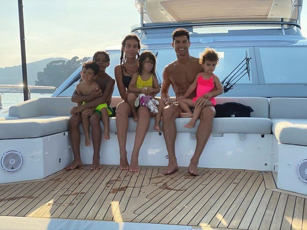 Cristiano Ronaldo'dan bir rekor daha: 400 milyon takipçiyi geçerek rekor kırdı - Resim: 3