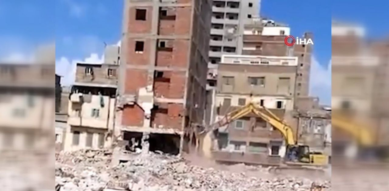 Korkunç kaza! Bina iş makinesinin üzerine devrildi - Resim: 1