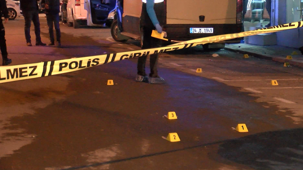 İstanbul'da 5 kişilik gruba silahlı saldırı: Ölü ve yaralılar var
