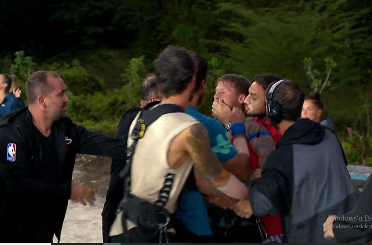 Survivor'da mahalle kavgası! Hikmet ve Yunus Emre yumruk yumruğa birbirine girdi - Resim: 4