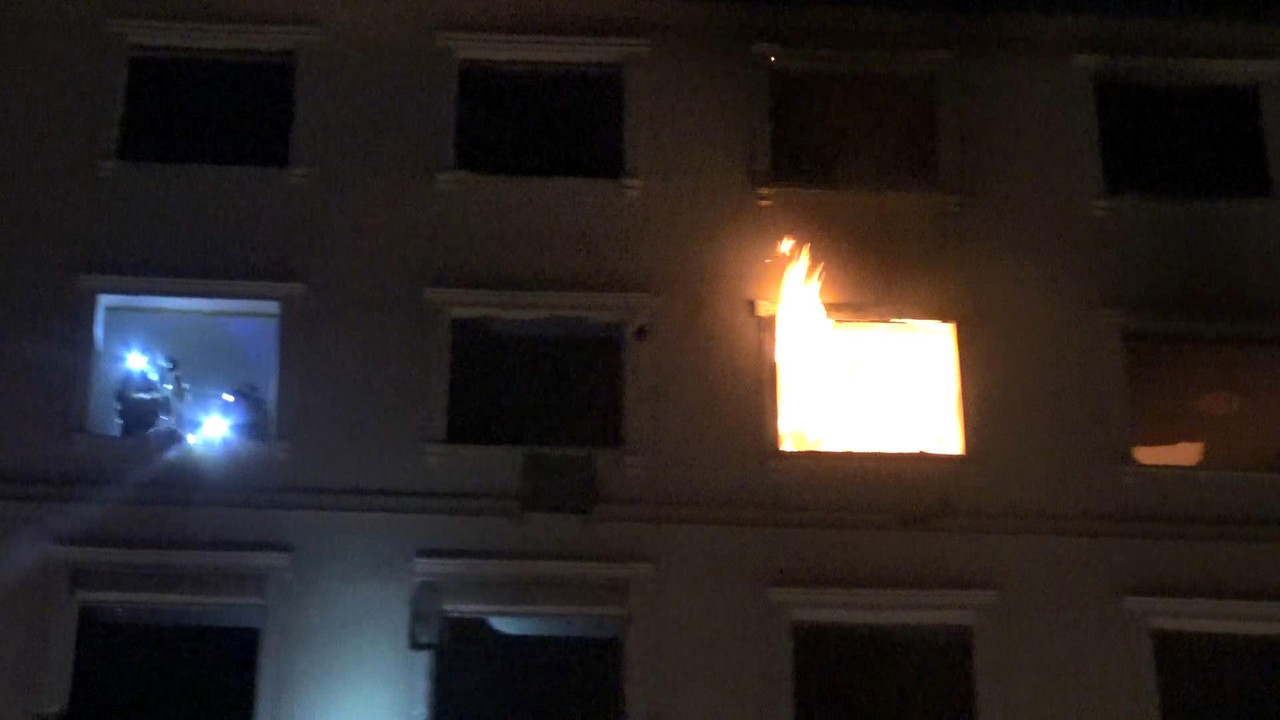 İstanbul Avcılar'da boşaltılan binada yangın çıktı