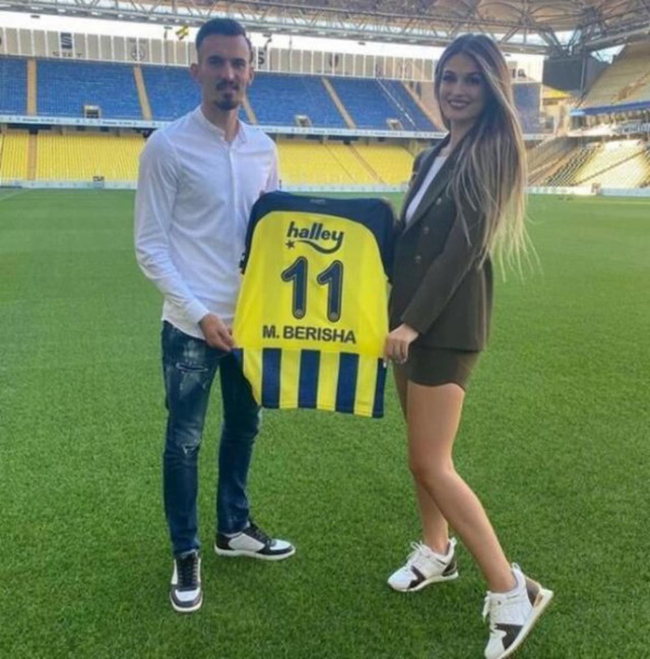 Fenerbahçe'nin güzel yengesi, taraftarı kızdırdı