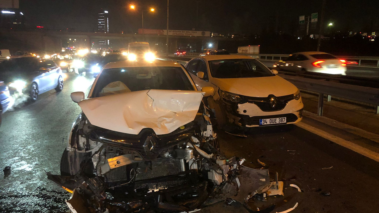 İstanbul'da zincirleme kaza: 1 sürücü yaralandı