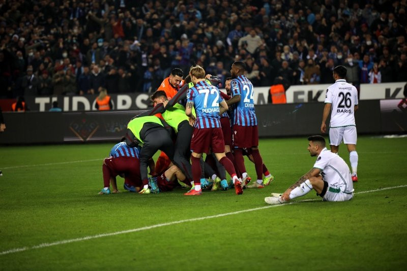 Trabzonspor, iç saha, dış saha affetmedi! Şampiyonluk kutlamaları başladı
