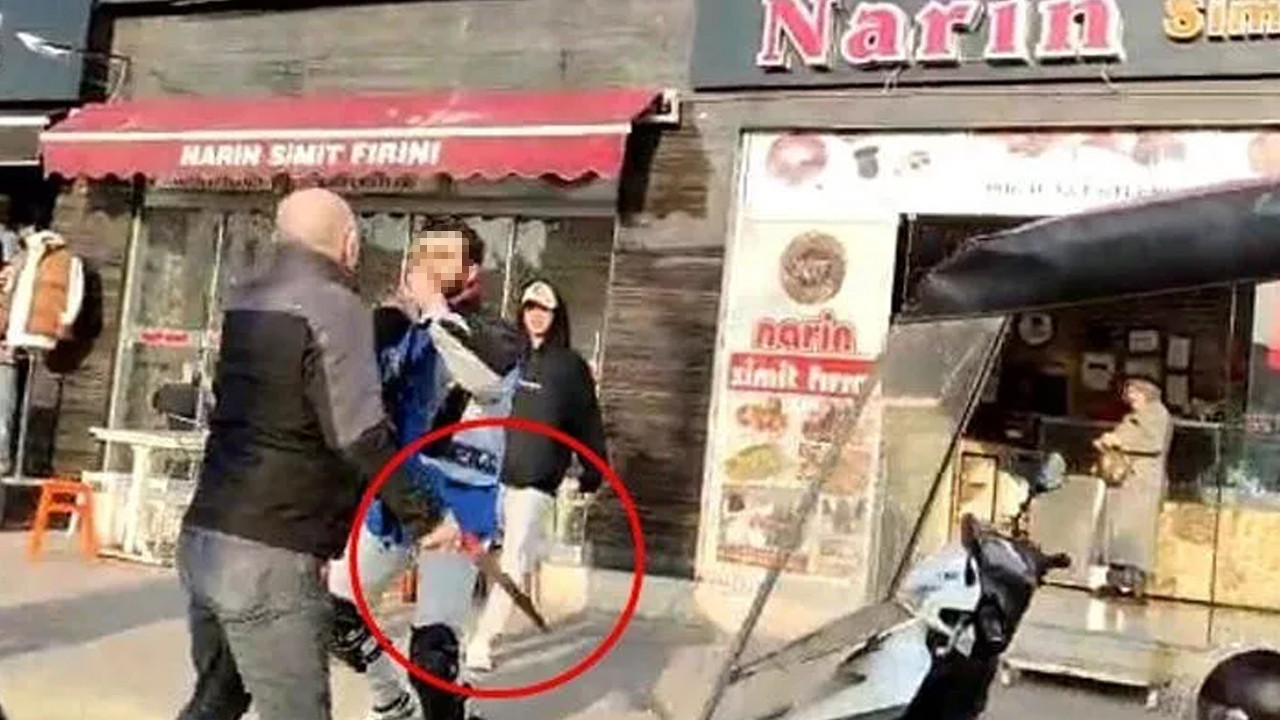 Taksi şoförü testereyle saldırdı! Dehşet anları kamerada
