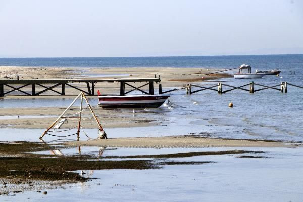 Çanakkale'de deniz çekildi! Tekneler karaya oturdu - Resim: 3