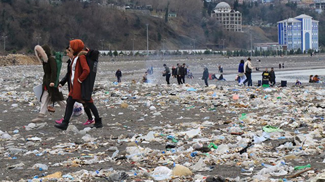Zonguldak'ta denize sıfır ''çöplük''te, piknik keyfi!