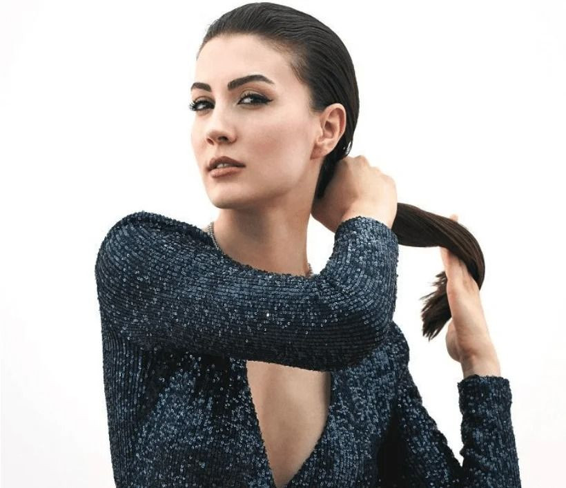 Aşk Mantık İntikam'ın Esra'sı Burcu Özberk'ten dekolteli poz - Resim: 3