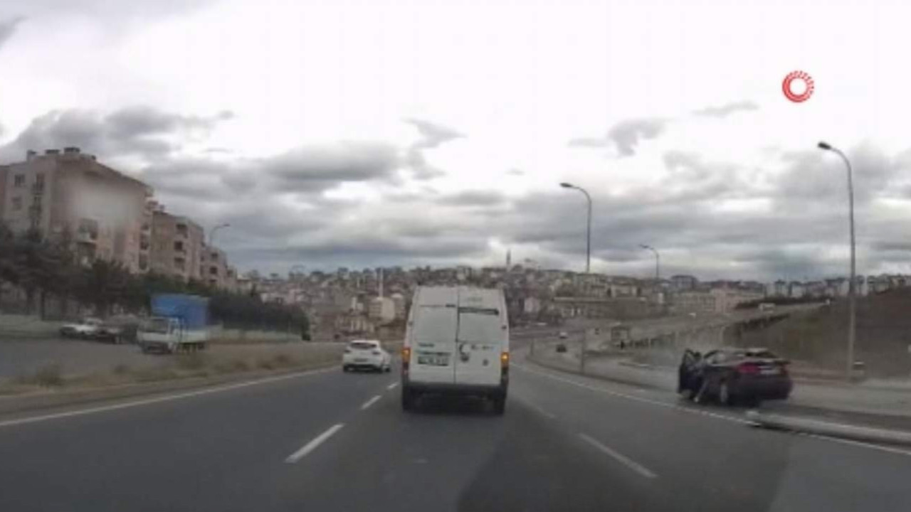 İstanbul trafiğindeki ''makas terörü'' elektrik direğinde bitti
