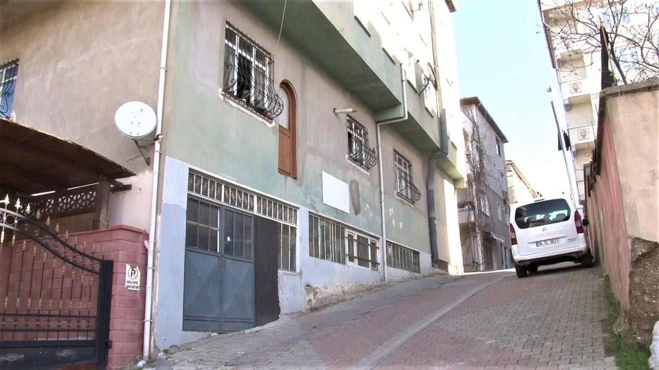 İstanbul'da bir garip bina: Kapısı var, çıkışı yok