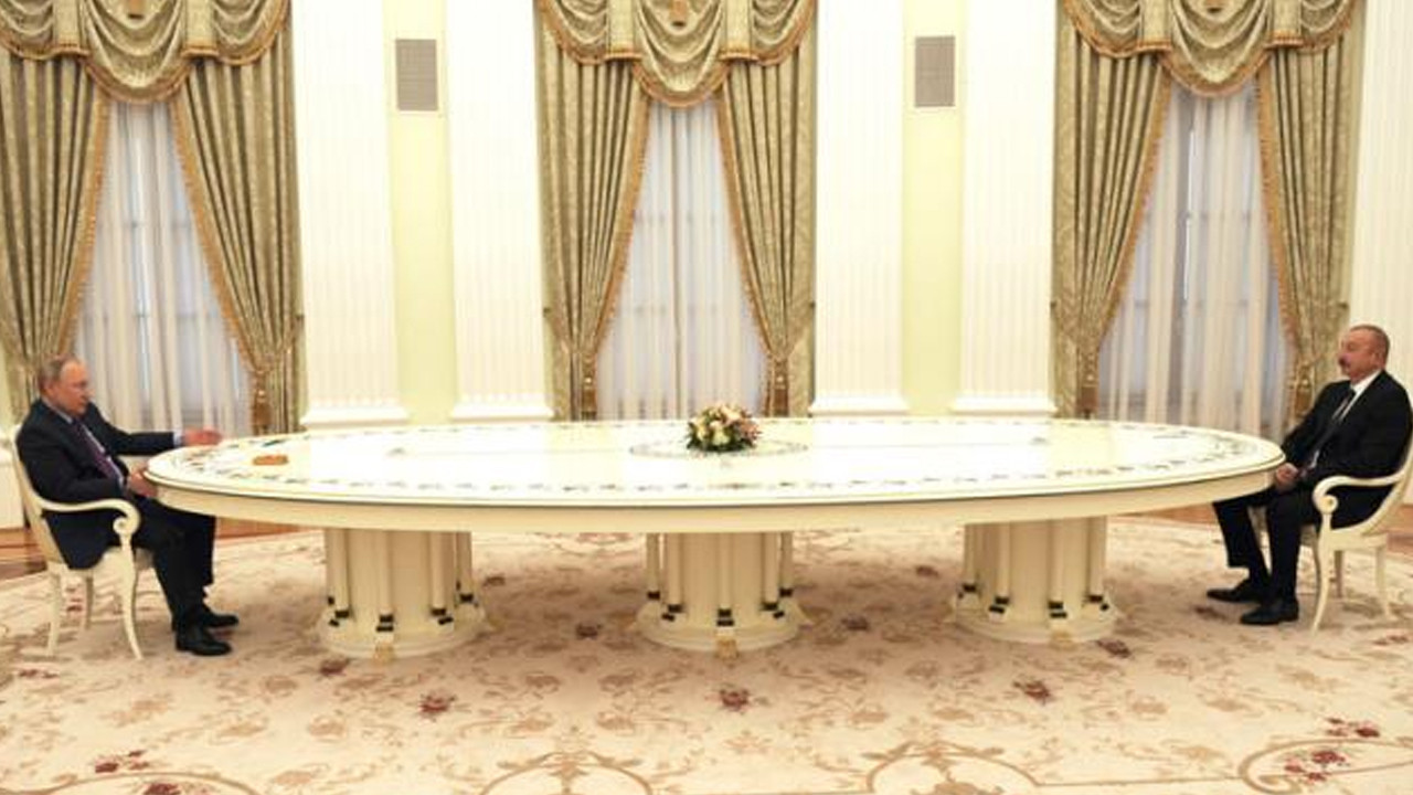 Putin, bir lideri daha uzun masaya oturttu