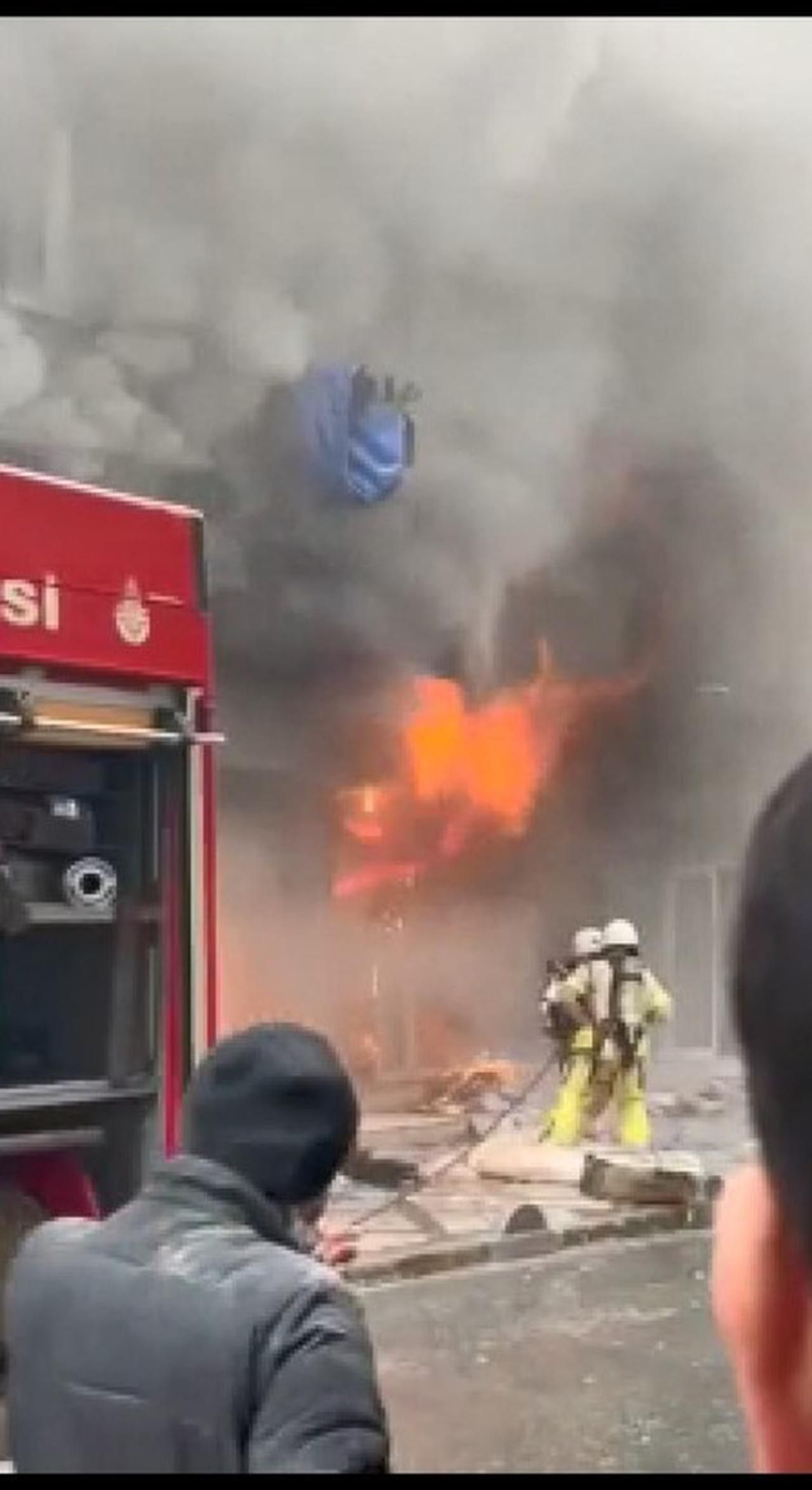İstanbul'da tekstil fabrikasında yangın paniği - Resim: 2