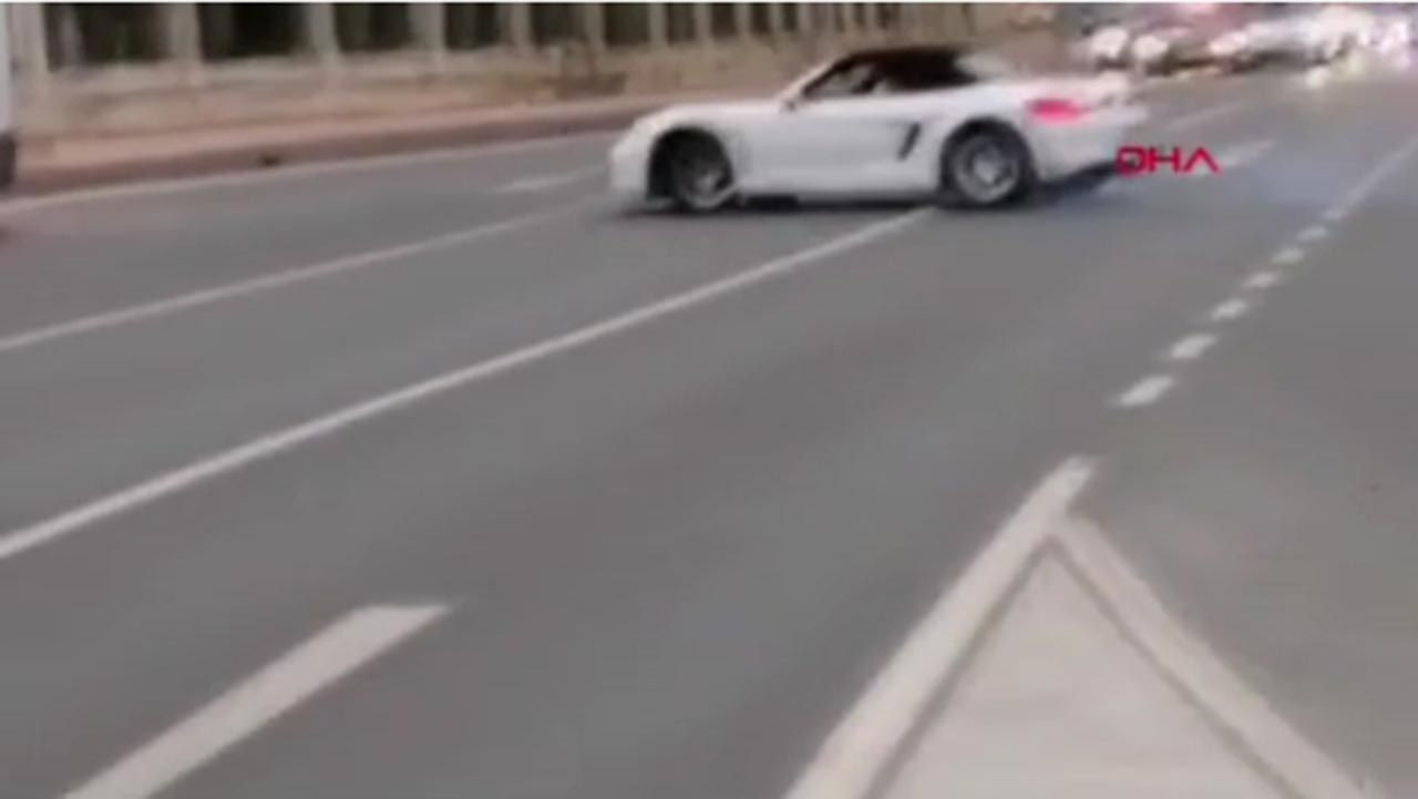 İstanbul trafiğinde ''izinli'' çakarlı otomobillerle düğün konvoyu - Resim: 4