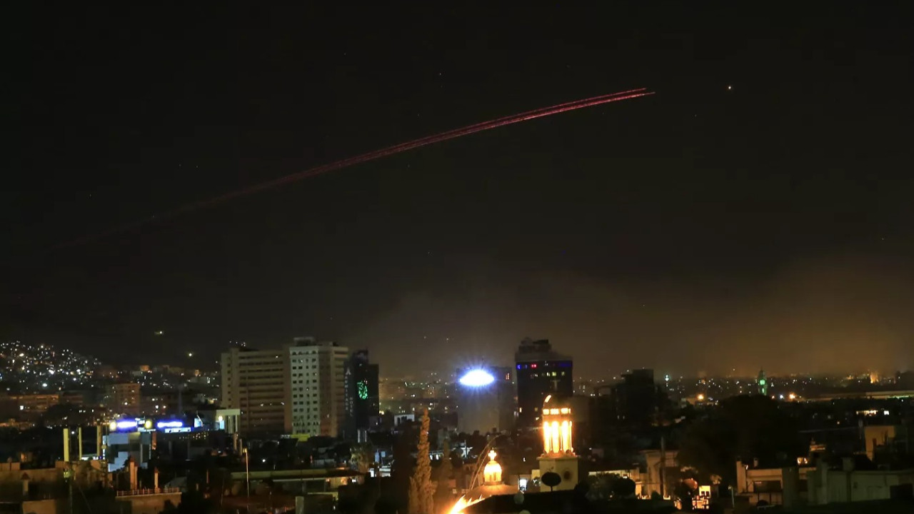 İsrail Suriye'ye füze yağdırdı