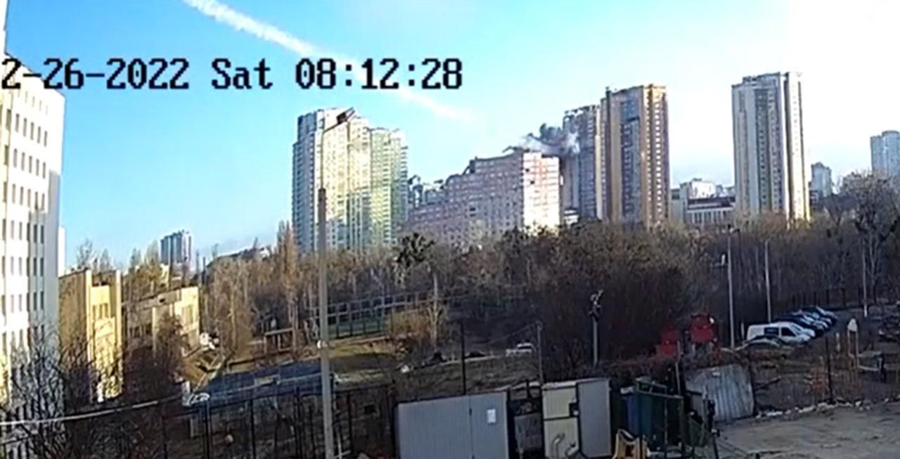 Rus ordusu Kiev'de bir apartmanı bombaladı! O anlar kamerada - Resim: 4