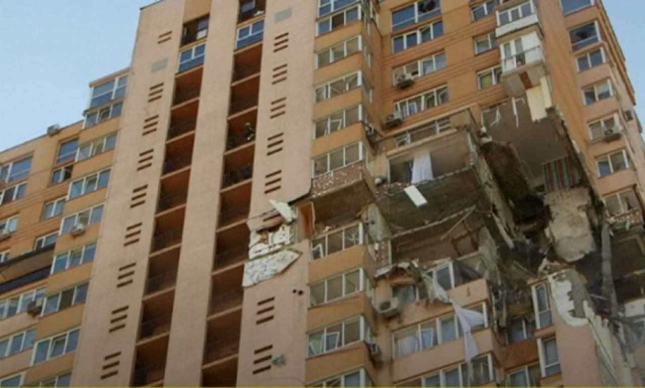 Rus ordusu Kiev'de bir apartmanı bombaladı! O anlar kamerada - Resim: 3