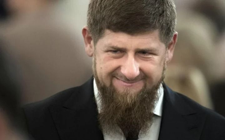 Rus yanlısı Çeçen lider Kadirov'un lüks botları olay oldu: Şeytan Prada Giyer - Resim: 1