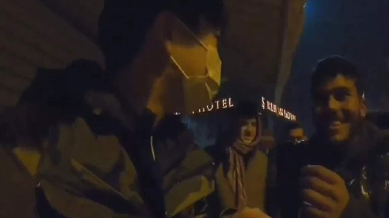 Suriyeli ''kardeşlerimiz'' iş başında! Taciz anı sosyal medyada