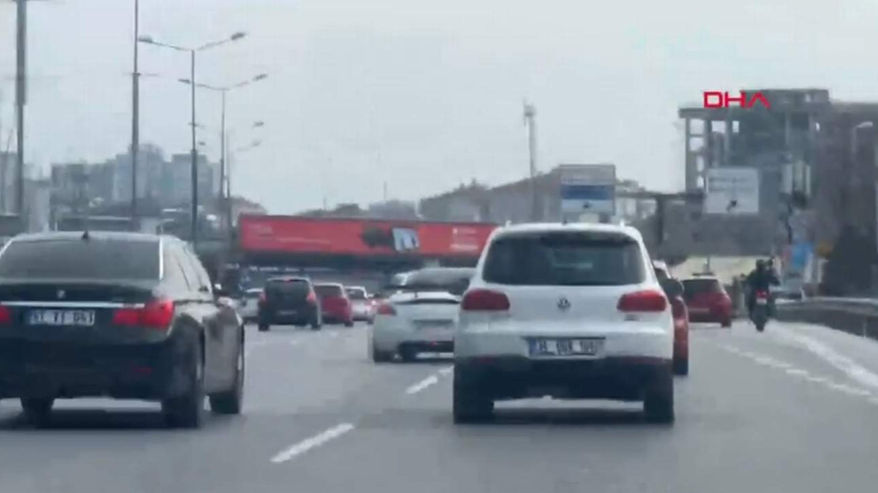 İstanbul trafiğini birbirine kattı! Makasçı maganda kamerada