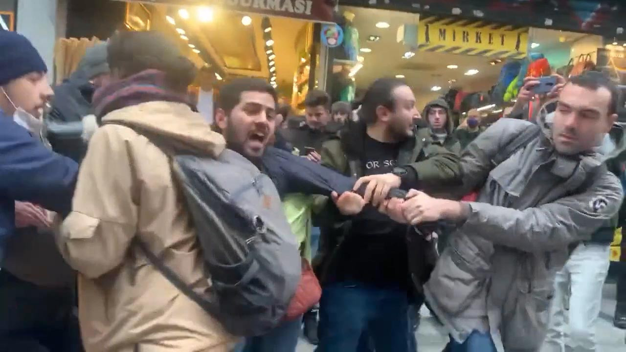 İstanbul'da zam eylemine yaka paça gözaltı