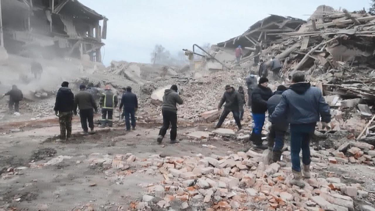 Suriye değil burası Ukrayna! Rus güçleri bir kasabayı yerle bir etti - Resim: 2