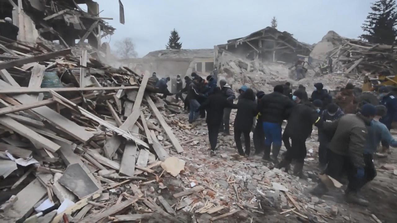 Suriye değil burası Ukrayna! Rus güçleri bir kasabayı yerle bir etti - Resim: 4