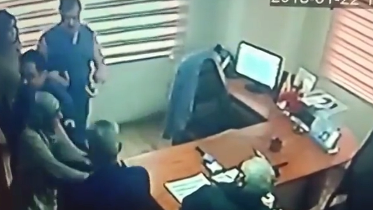 Vakıf müdürü yardım isteyen kadını yaka paça dışarı attı