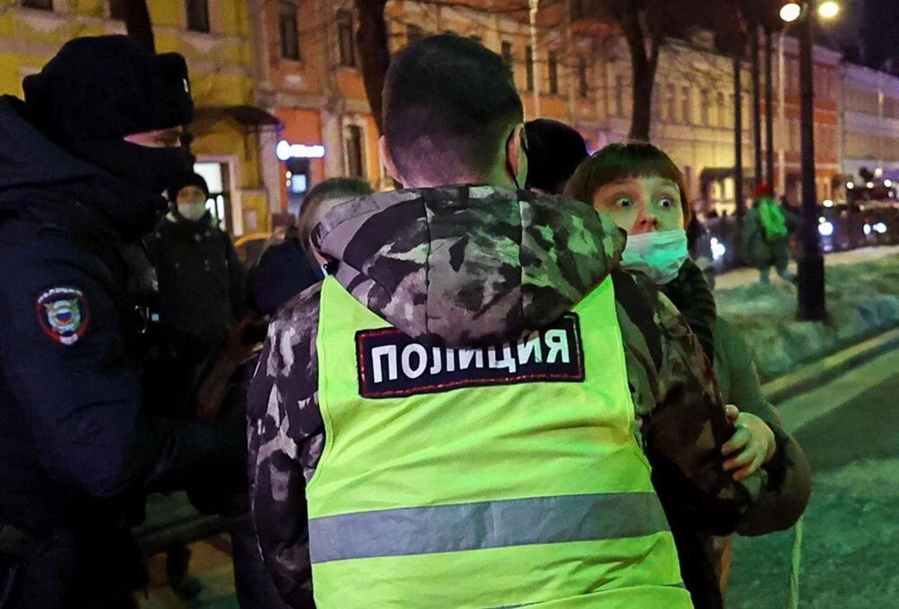 Rusya'da savaş karşıtı gösterilerde binlerce gözaltı - Resim: 2