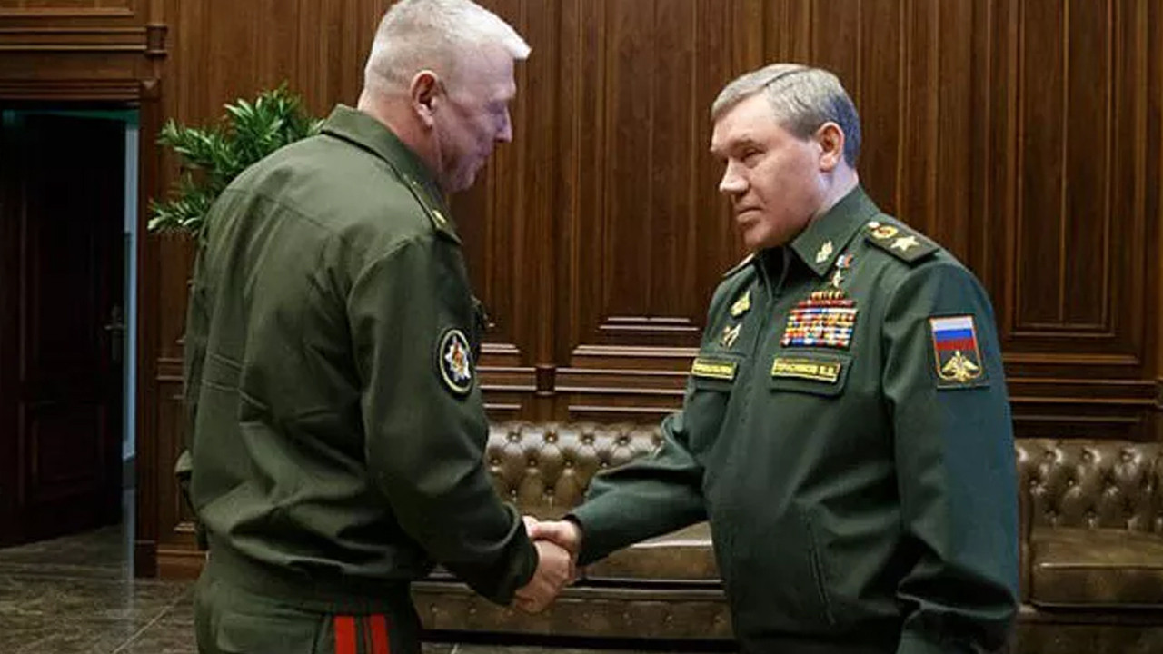 Belarus'ta istifa depremi!