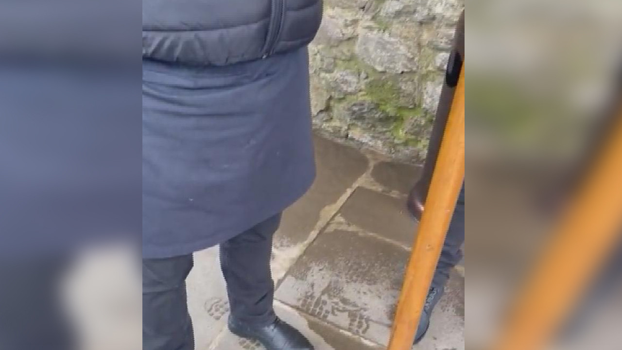 Tesettürlü kadınları içeri almayan restorana soruşturma