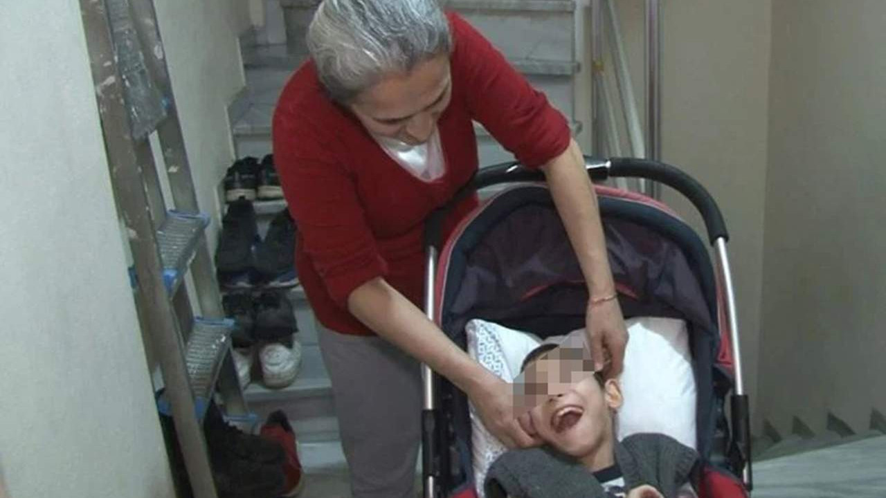 İnsanlık İstanbul'da bir kez daha öldü! Engelli çocuğuyla araca binen anneye şok tepki