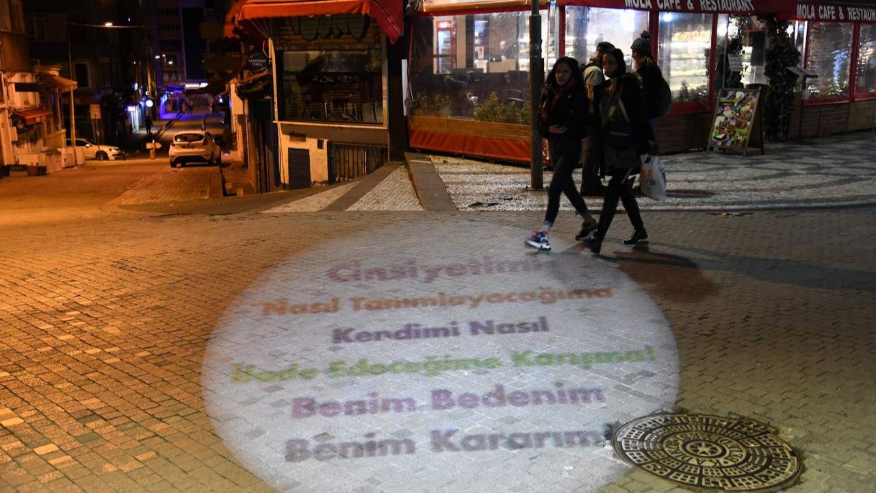 Kadıköy'de kadınların sloganları her ''yerde''