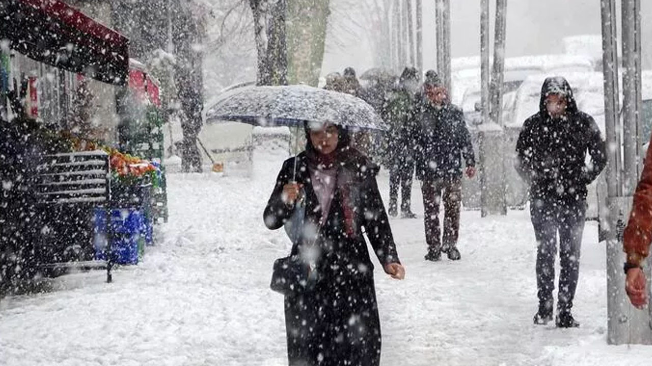 Marmara'da kar alarmı: Birçok ilde okullar pazartesiye kadar tatil edildi