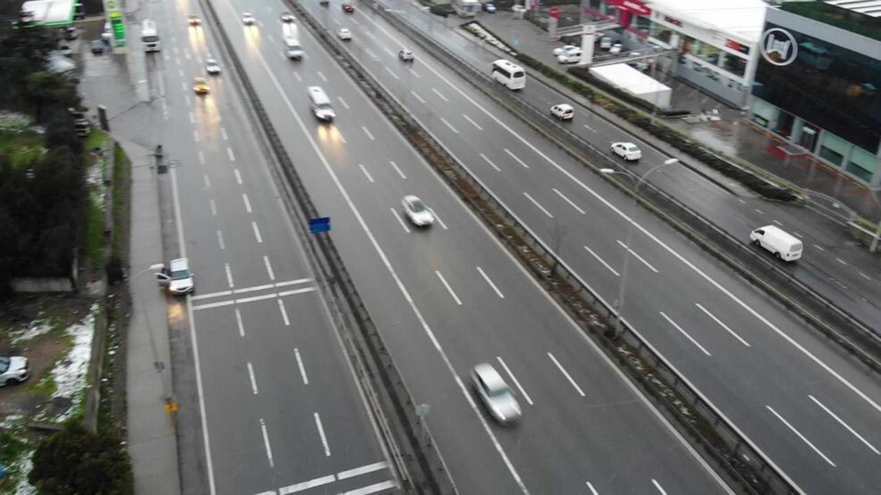 İstanbul’da ''kar'' önlemleri sonrası yollar boş kaldı - Resim: 2
