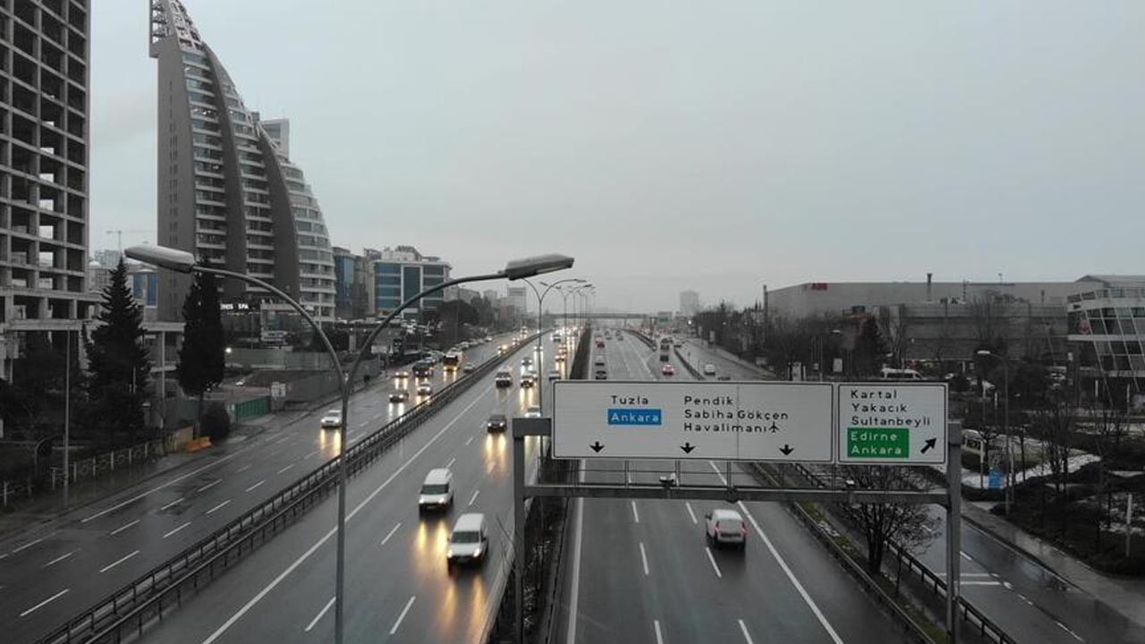 İstanbul’da ''kar'' önlemleri sonrası yollar boş kaldı