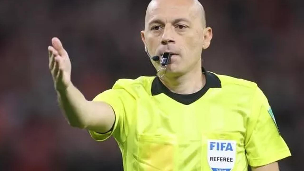 Aktif hakemler listesinden çıkarılmıştı: Cüneyt Çakır, Premier Lig'e mi gidiyor?