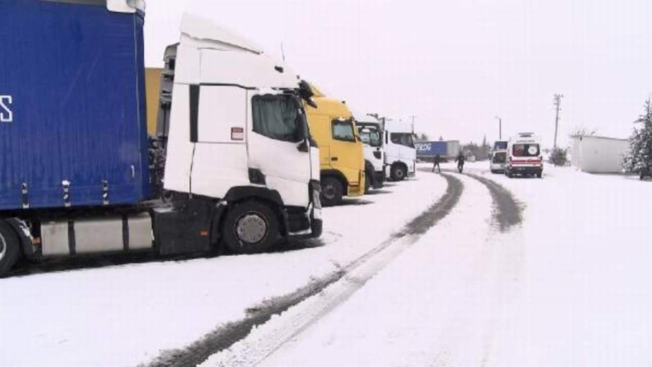 TIR ve kamyonların İstanbul'a girişlerine izin verildi