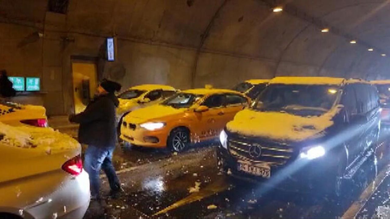 İstanbul'da sürücülerden tünelde kar topu savaşı - Resim: 4