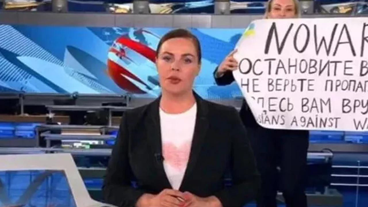 Rus televizyonunda Ukrayna protestosunun cezası belli oldu