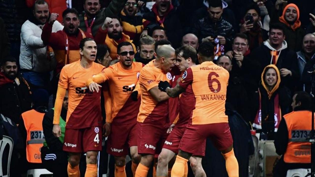 Galatasaray tarihi maça çıkıyor: İşte ünlülerin Galatasaray - Barcelona maçı skor tahminleri