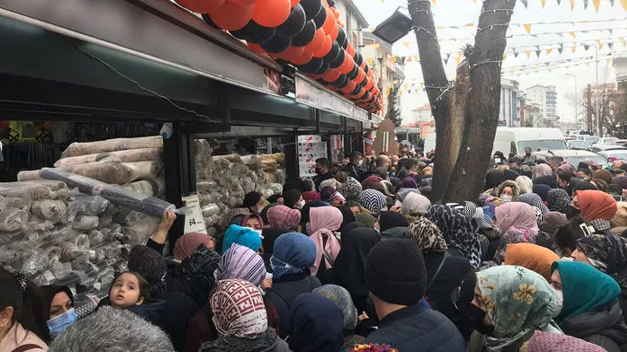 Yüzde 70 indirimi duyan koştu: Neredeyse birbirlerini ezeceklerdi