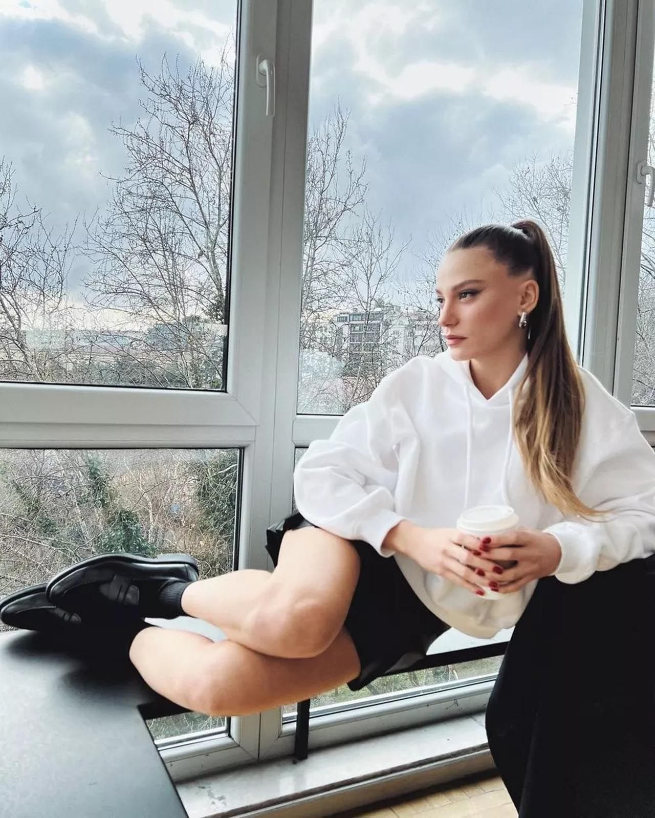 Serenay Sarıkaya'nın ''mini'' paylaşımına beğeni yağdı - Resim: 4