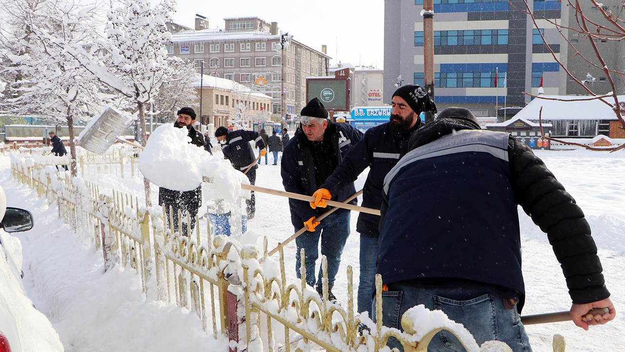 Doğu kara teslim! 2 bin 210 köy yolu kapandı