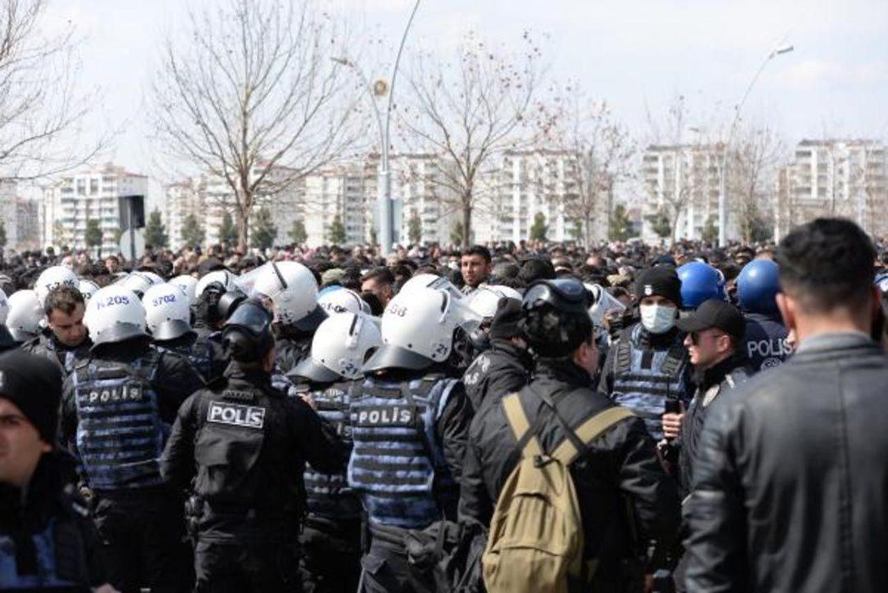 Diyarbakır'da HDP'nin 'Nevruz' etkinliğinde ortalık karıştı: PKK lehine sloganlar atılınca... - Resim: 6