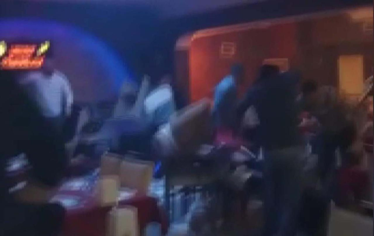 Türkü evi savaş alanına döndü! Şişeler, sandalyeler havada uçuştu - Resim: 4