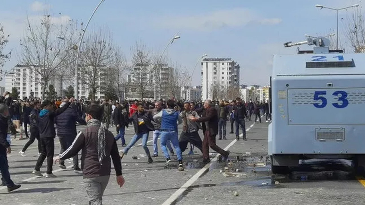 Diyarbakır'da HDP'nin 'Nevruz' etkinliğinde ortalık karıştı: PKK lehine sloganlar atılınca...