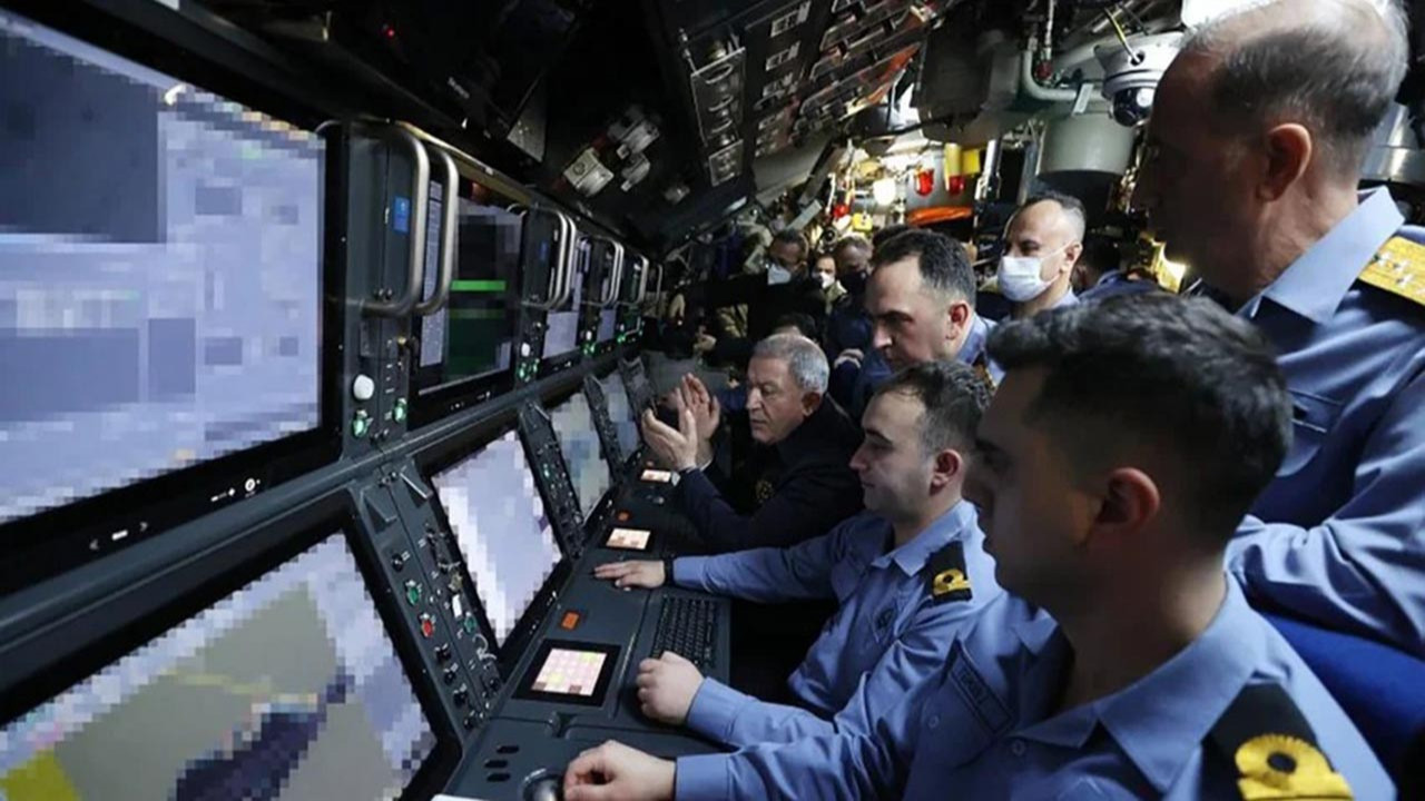 Türkiye'nin denizaltındaki milli gururu Müren ateşlendi