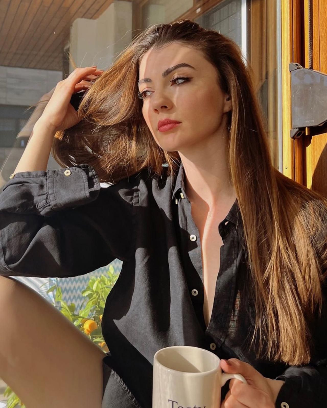Burcu Özberk, ''süper minili'' yaz gelsin pozuyla gündemde - Resim: 3