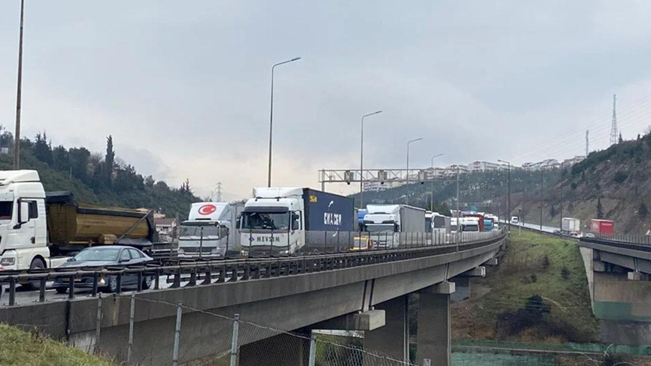 TEM Otoyolu Gültepe Tüneli'nde feci kaza! İstanbul yönü kilitlendi