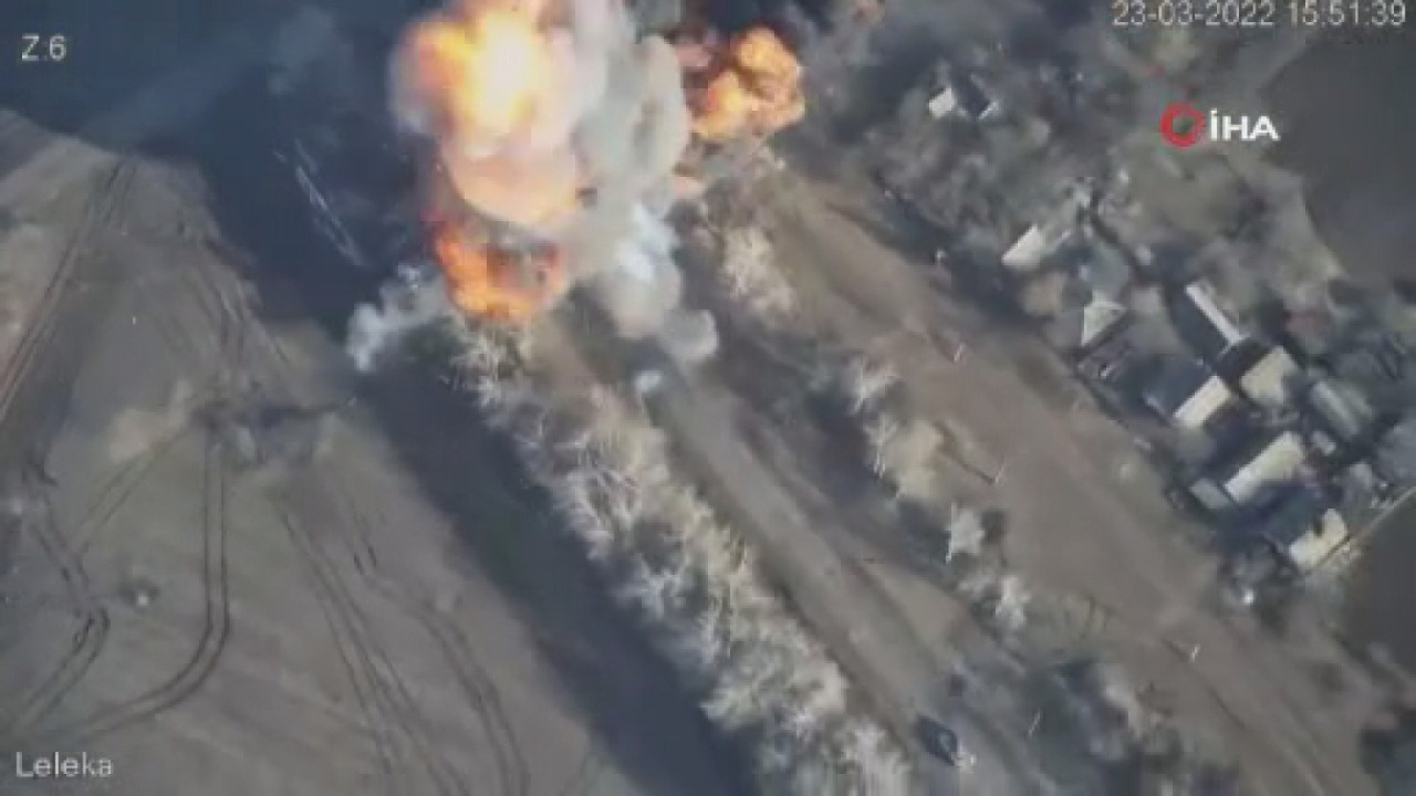 Ukrayna ordusunun vurduğu Rus tankı alev topuna döndü